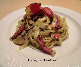 TAGLIATELLE CON SPECK E FUNGHI