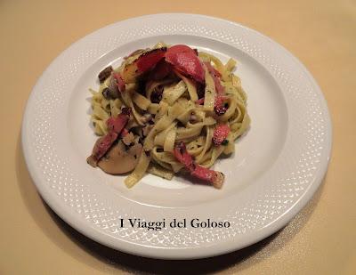 TAGLIATELLE CON SPECK E FUNGHI