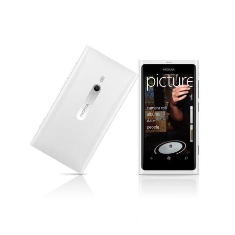 Il Nokia Lumia 800 si veste di bianco per l’inverno