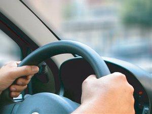 Pisa: non si ferma all’alt della polizia, inseguito e denunciato 16enne al volante