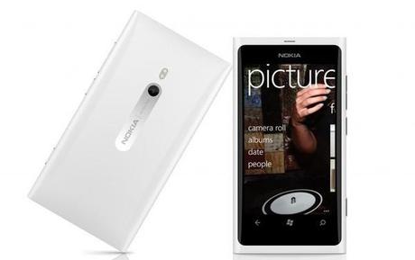 Nokia confirms white Lumia 800, shipping without pigment this month