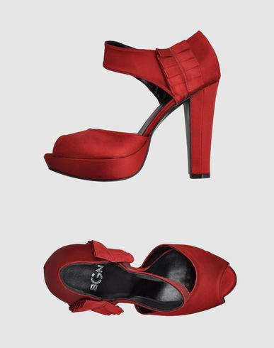 scarpa rossa sandalo con plateau