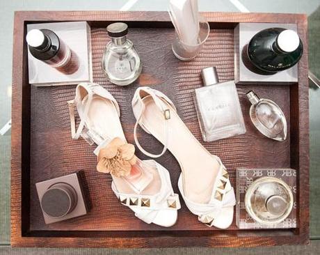 SCARPE, RIVISTE E QUALCOSA DI FORTE DA BERE