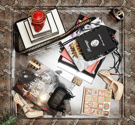 SCARPE, RIVISTE E QUALCOSA DI FORTE DA BERE