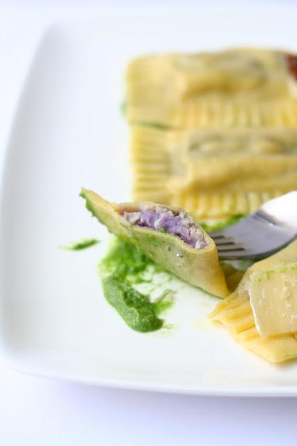 Ravioli di patate vitelotte e alici...sono entrata in competizione!