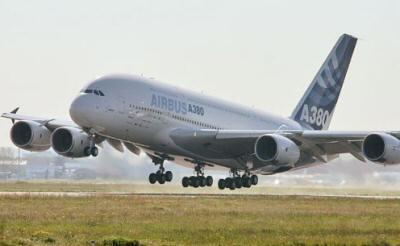 Ispezioni sui superjumbo Airbus A380: microfratture sulle ali