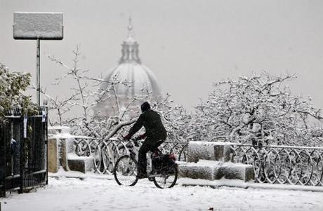 neve roma 20122 600x393 Roma: Allerta Neve, obbligo di catene a bordo