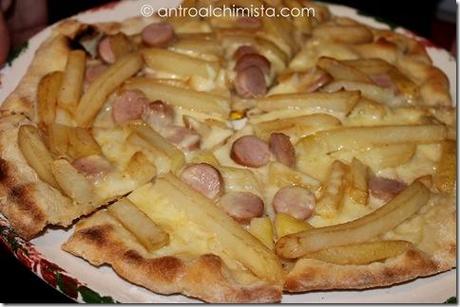 Pizza Bianca Patate e Wurstel 3