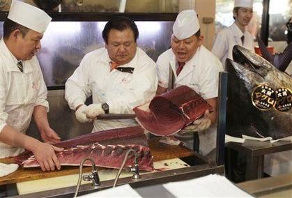 Giappone: a Tokyo sushi da record 736 mila dollari per un tonno rosso