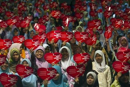 anti san valentino copertina Malaysia, ragazze “anti San Valentino” manifestano. FOTO