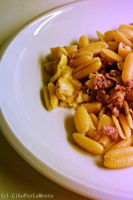 Gnocchetti Sardi con Salsiccia, Carciofi e Pomodorini Secchi