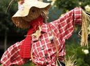 Napoli: spacciatore traveste spaventapasseri, viene arrestato ugualmente