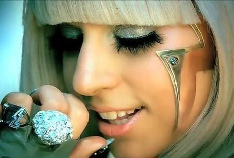 Social Networks speciale! Lady Gaga crea Little Monster