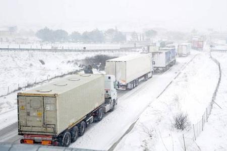 autostrada camion Viabilità sulle strade d’Italia, nuova ondata di gelo e neve