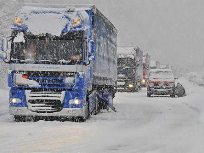 Tutto sui blocchi stradali degli autotreni, le nevicate sulla rete stradale, le difficoltà di traffico. I comunicati di Viabilità Italia