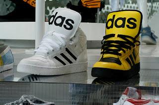 http://www.chezmimifashionremix.com/2012/01/fashion-news-jeremy-scott-adidas.html [del.icio.us]