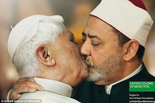 News fashion: new campaign Benetton unhate ! The pope kissing the egyptian  imam