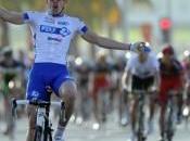 Ciclismo: Cavendish cade, Démare ringrazia coglie successo