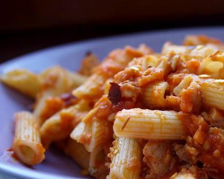 Penne al sugo di Surimi e tonno.