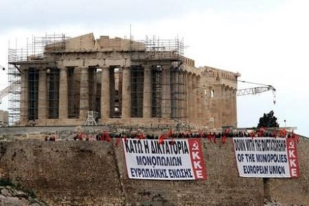 partenone protesta 6 Atene, guerriglia in città! FOTO