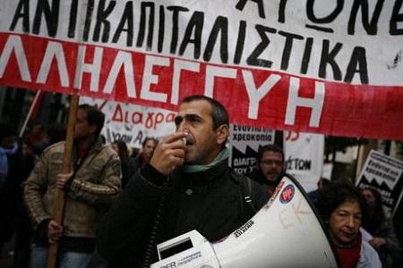 protesta atene 2 Atene, guerriglia in città! FOTO