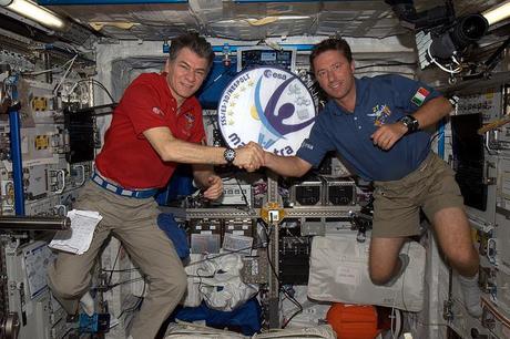 Spazio/ Columbus. Staffetta spaziale tra @astro_paolo Nespoli e Roberto Vittori…