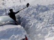 Kosovo Serbia/ Comune destino. Colpiti gelo assassino: neve abbondante uccide innocenti travolge case”