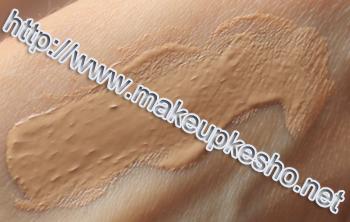 kiko - medium foundatio - swatch su polso