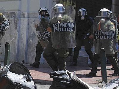 Grecia: scontri di piazza, lacrimogeni e pestaggi, un’altra rivolta sulla Rete