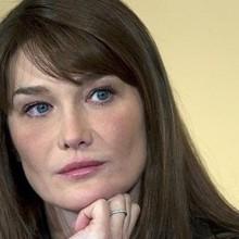 Statua di Carla Bruni In Francia si accende la polemica