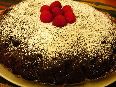 Vino rosso dentro (e fuori) una torta al cioccolato