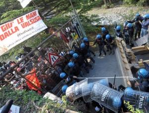 No Tav, presidio di solidarietà fuori dal carcere di San Michele