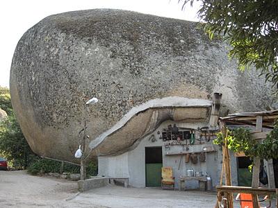 CORRERE A SEDDA ORTAI. LA CASA NELLA ROCCIA.