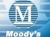 Moody&#8217;s taglia rating dell&#8217;Italia, borsa regge