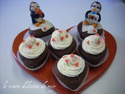 Valentine's cupcakes: penguins in love