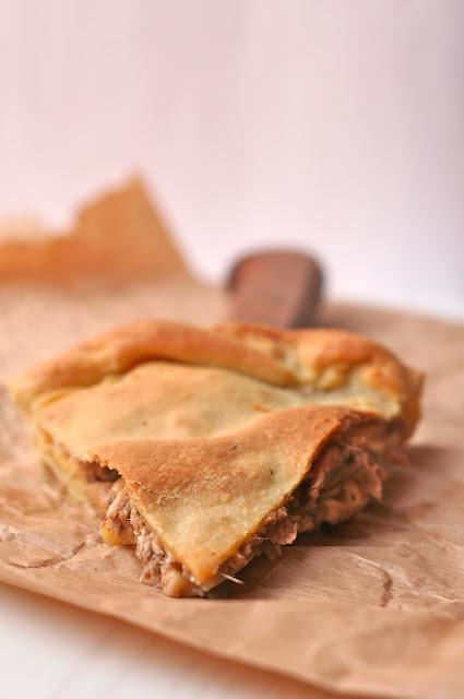 Schiacciata Catanese con tuma e alici