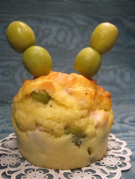 Muffin alle olive verdi e pancetta affumicata