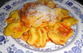 TORTELLI CASARECCI DI PATATE AL SUGO DI POMODORO E FUNGHI