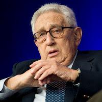 Kissinger: Se non riesci a sentire i tamburi di guerra devi essere sordo