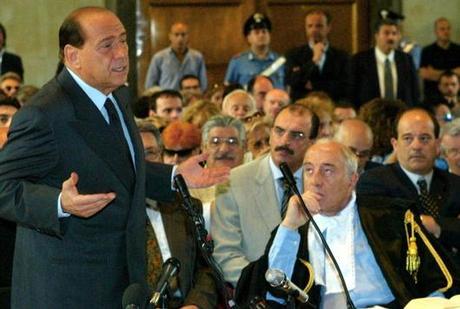 Dal tribunale al Giornale: il Tracollo di Berlusconi!