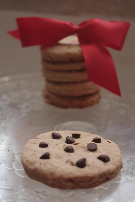 Biscotti nocciole e gocce di cioccolato