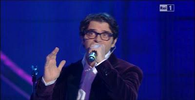 Sanremo 2012: Gianni Morandi e il collare dei segreti