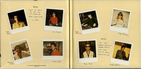 Copertina apribile del vinile di Pipes of peace (interno) Pipes of Peace: Analisi di un McCartney Minore