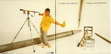Copertina apribile del vinile di Pipes of peace (esterno) Pipes of Peace: Analisi di un McCartney Minore