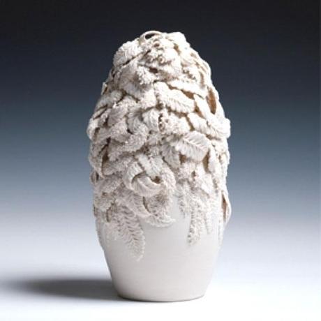 INTRICATISSIMI PATTERNS DI FOGLIE NELLE CERAMICHE DI HITOMI HOSONO