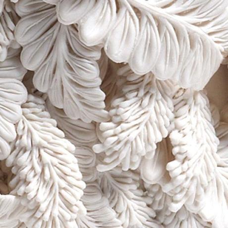 INTRICATISSIMI PATTERNS DI FOGLIE NELLE CERAMICHE DI HITOMI HOSONO