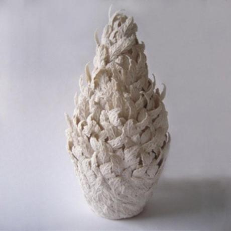 INTRICATISSIMI PATTERNS DI FOGLIE NELLE CERAMICHE DI HITOMI HOSONO