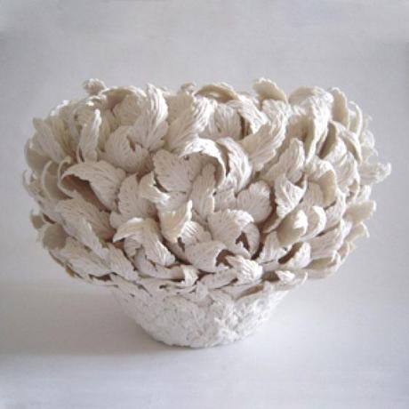 INTRICATISSIMI PATTERNS DI FOGLIE NELLE CERAMICHE DI HITOMI HOSONO