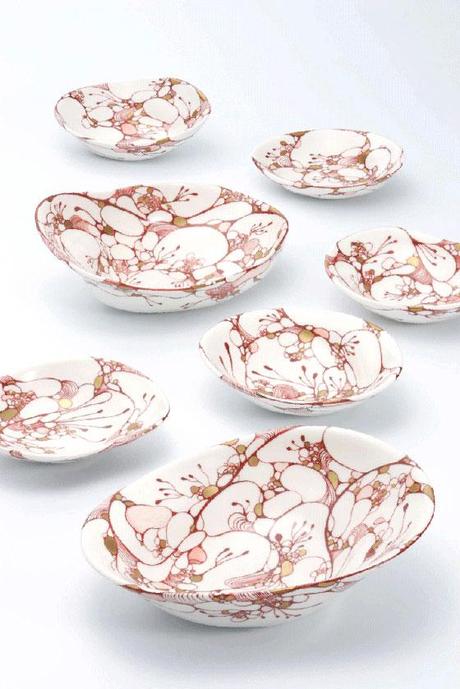 INTRICATISSIMI PATTERNS DI FOGLIE NELLE CERAMICHE DI HITOMI HOSONO