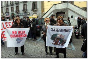 Napoli: mille manifestanti assediano la Regione per dire no a discariche e inceneritori